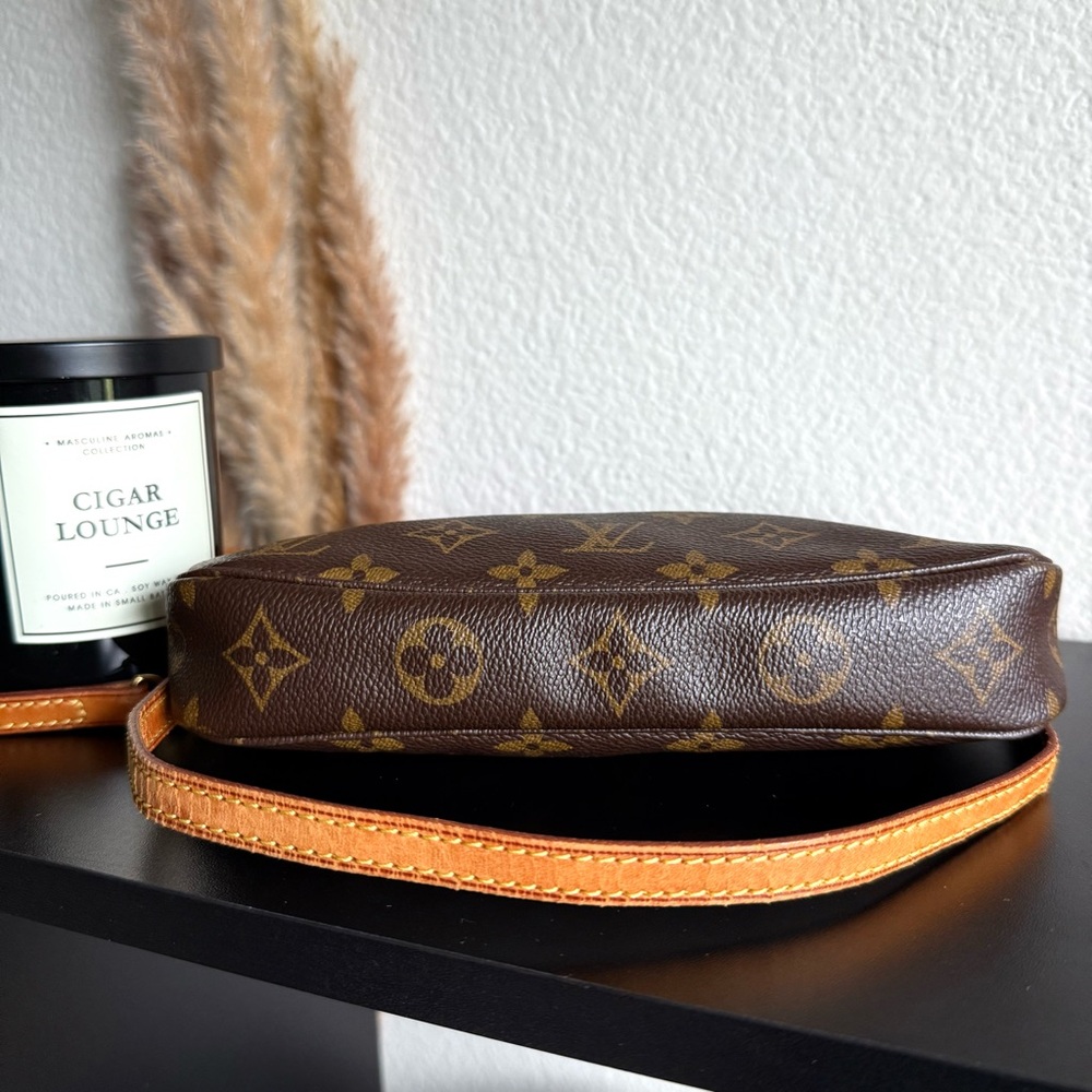 🌾AUTHENTIC Louis Vuitton Pochette with ORIGINAL LV strap🌾 - Picture 7 of 15